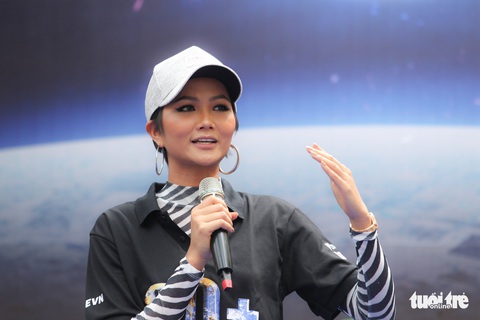 Hoa hậu HHen Niê truyền cảm hứng tiết kiệm năng lượng - Ảnh 1. Hoa hậu HHen Niê truyền cảm hứng tiết kiệm năng lượng - Ảnh 1.