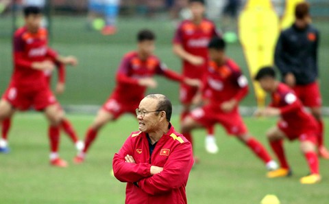 Giúp ông Park trui rèn tuyển thủ, cần sự thay đổi từ VFF - Ảnh 1. Giúp ông Park trui rèn tuyển thủ, cần sự thay đổi từ VFF - Ảnh 1.