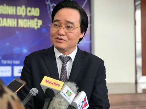 Bộ trưởng Phùng Xuân Nhạ: Đừng biến sinh viên thành... robot - Ảnh 1. Bộ trưởng Phùng Xuân Nhạ: Đừng biến sinh viên thành... robot - Ảnh 1.