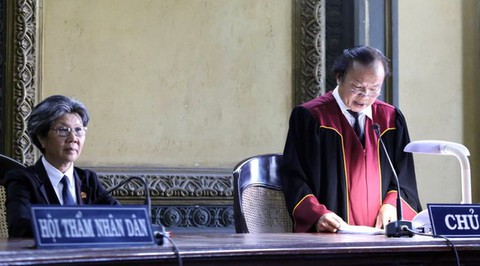 Bản án ly hôn Trung Nguyên: Buộc bà Thảo nhận tiền là thô bạo, trái luật - Ảnh 1. Bản án ly hôn Trung Nguyên: Buộc bà Thảo nhận tiền là thô bạo, trái luật - Ảnh 1.
