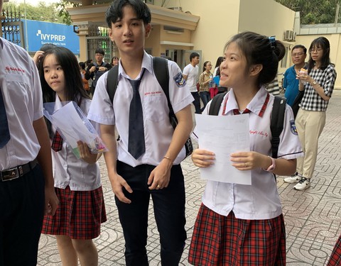 Sáng nay 34.000 thí sinh thi đánh giá năng lực đợt 1 - Ảnh 3. Sáng nay 34.000 thí sinh thi đánh giá năng lực đợt 1 - Ảnh 3.