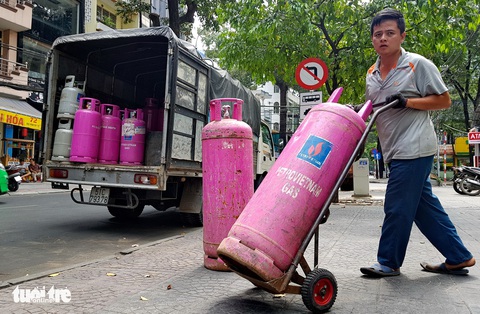 Giá gas tiếp tục tăng thêm 7.000 đồng/bình 12kg - Ảnh 1. Giá gas tiếp tục tăng thêm 7.000 đồng/bình 12kg - Ảnh 1.