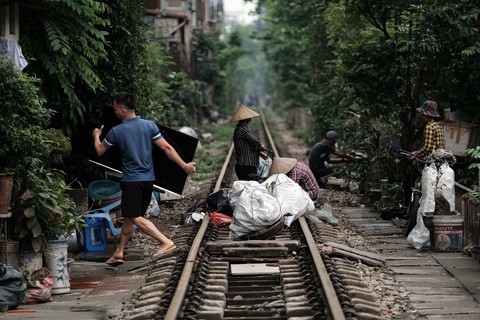 Đừng đùa với tàu lửa - Ảnh 1. Đừng đùa với tàu lửa - Ảnh 1.