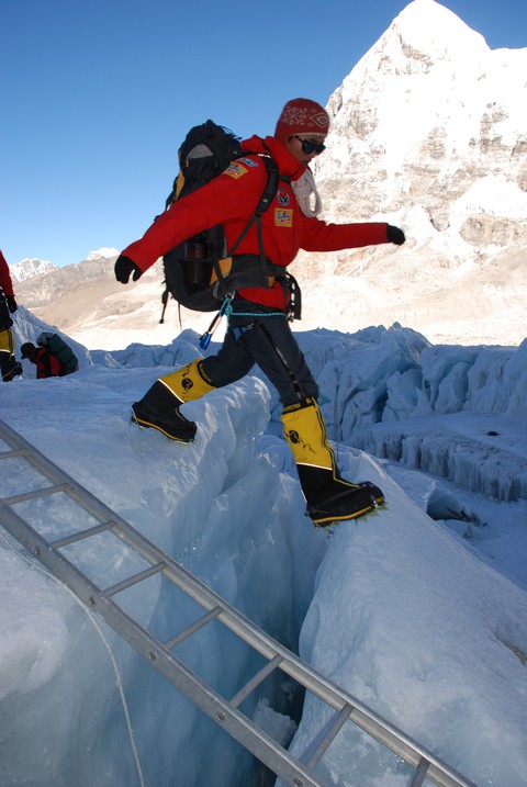 Người Việt Nam trẻ tuổi nhất chinh phục Everest thi chạy 42km ở Bắc cực - Ảnh 1. Người Việt Nam trẻ tuổi nhất chinh phục Everest thi chạy 42km ở Bắc cực - Ảnh 1.