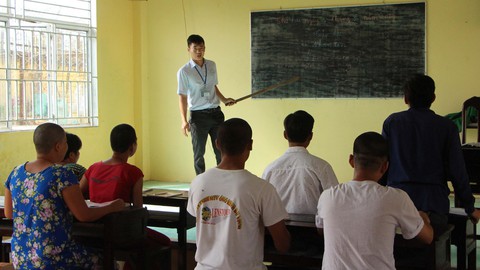 Thầy giáo của những học trò học trước quên sau - Ảnh 1. Thầy giáo của những học trò học trước quên sau - Ảnh 1.