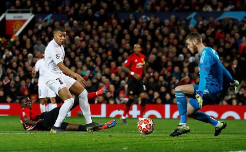 Alexis Sanchez nghỉ thi đấu 6 tuần khi M.U sắp ‘tử chiến’ PSG, Arsenal - Ảnh 2. Alexis Sanchez nghỉ thi đấu 6 tuần khi M.U sắp ‘tử chiến’ PSG, Arsenal - Ảnh 2.