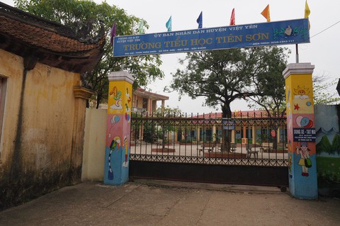 Công an triệu tập thầy giáo bị tố dâm ô nhiều học sinh - Ảnh 1. Công an triệu tập thầy giáo bị tố dâm ô nhiều học sinh - Ảnh 1.