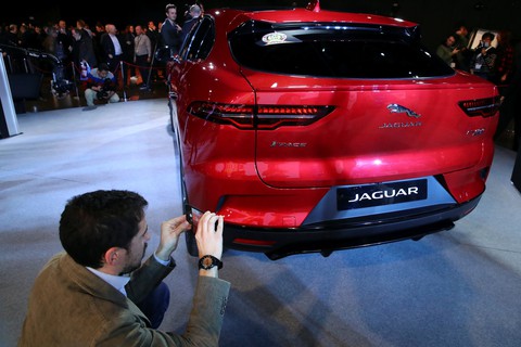 Xe điện Jaguar I-PACE được bầu chọn là ‘Xe của năm 2019’ - Ảnh 3. Xe điện Jaguar I-PACE được bầu chọn là ‘Xe của năm 2019’ - Ảnh 3.