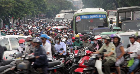 Chưa nên bàn cấm xe cá nhân mà phải tạo ra tiện ích tốt hơn - Ảnh 1. Chưa nên bàn cấm xe cá nhân mà phải tạo ra tiện ích tốt hơn - Ảnh 1.