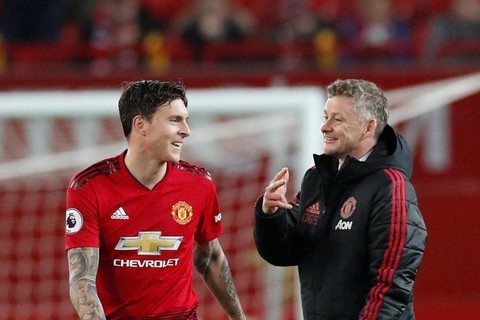 HLV Solskjaer lần đầu tiết lộ bí mật giúp Pogba và Lindelof thi đấu bùng nổ - Ảnh 3. HLV Solskjaer lần đầu tiết lộ bí mật giúp Pogba và Lindelof thi đấu bùng nổ - Ảnh 3.