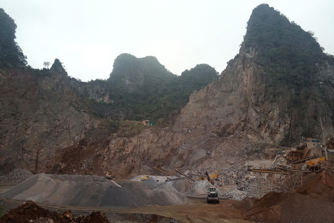 Doanh nghiệp nổ mìn lấy đá, dân tìm chỗ trú - Ảnh 3. Doanh nghiệp nổ mìn lấy đá, dân tìm chỗ trú - Ảnh 3.