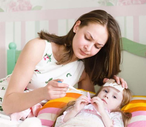Sốt xuất huyết vào mùa, chăm con thế nào? - Ảnh 2. Sốt xuất huyết vào mùa, chăm con thế nào? - Ảnh 2.