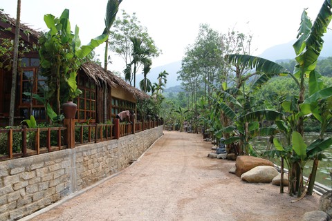 Khu nghỉ dưỡng đẹp tuyệt... xây chui trong rừng phòng hộ - Ảnh 2. Khu nghỉ dưỡng đẹp tuyệt... xây chui trong rừng phòng hộ - Ảnh 2.