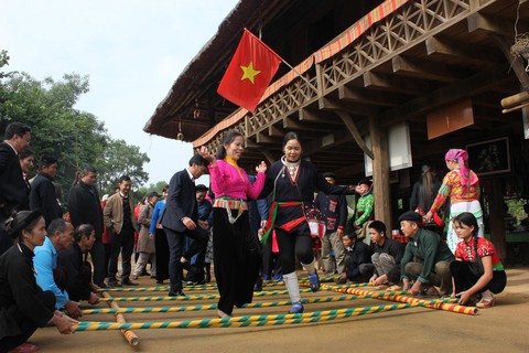 Chi hơn 200 tỉ bảo tồn trang phục truyền thống, hiệu quả quá mơ hồ! - Ảnh 3. Chi hơn 200 tỉ bảo tồn trang phục truyền thống, hiệu quả quá mơ hồ! - Ảnh 3.
