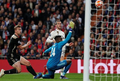 Chùm ảnh Real Madrid thảm bại trước Ajax - Ảnh 3. Chùm ảnh Real Madrid thảm bại trước Ajax - Ảnh 3.