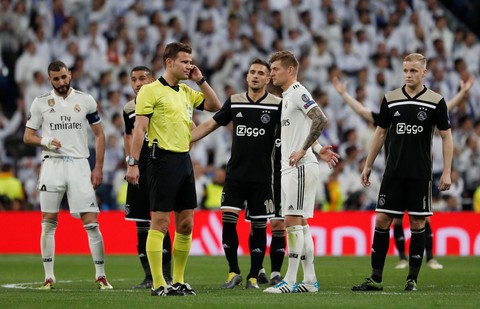 Chùm ảnh Real Madrid thảm bại trước Ajax - Ảnh 6. Chùm ảnh Real Madrid thảm bại trước Ajax - Ảnh 6.