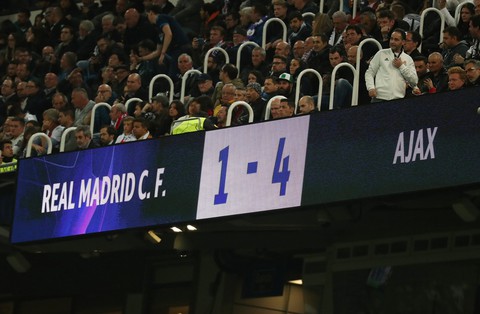 Chùm ảnh Real Madrid thảm bại trước Ajax - Ảnh 10. Chùm ảnh Real Madrid thảm bại trước Ajax - Ảnh 10.