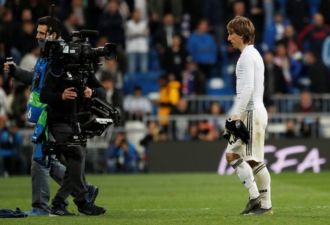 Chùm ảnh Real Madrid thảm bại trước Ajax - Ảnh 12. Chùm ảnh Real Madrid thảm bại trước Ajax - Ảnh 12.