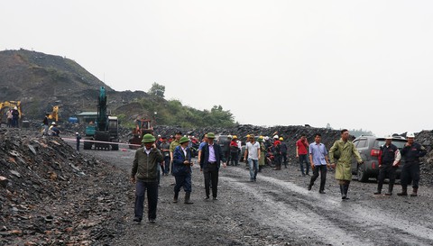 Mâu thuẫn hợp đồng, hai công ty than dàn quân nghênh chiến - Ảnh 3. Mâu thuẫn hợp đồng, hai công ty than dàn quân nghênh chiến - Ảnh 3.