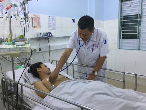Cứu sống bệnh nhi nguy kịch nhờ máy tim phổi nhân tạo - Ảnh 1. Cứu sống bệnh nhi nguy kịch nhờ máy tim phổi nhân tạo - Ảnh 1.