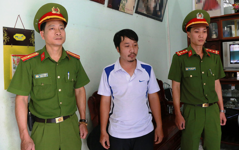 Bắt nguyên hiệu trưởng lừa đảo xin việc hàng trăm triệu đồng - Ảnh 1. Bắt nguyên hiệu trưởng lừa đảo xin việc hàng trăm triệu đồng - Ảnh 1.