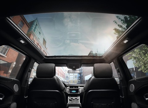 Land Rover Việt Nam ưu đãi lớn dịp Quốc tế Phụ nữ 08-3 - Ảnh 3. Land Rover Việt Nam ưu đãi lớn dịp Quốc tế Phụ nữ 08-3 - Ảnh 3.