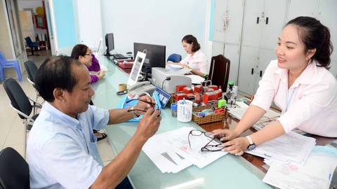 Tiện lợi cho dân với thủ tục làm giấy tờ ngoài giờ - Ảnh 1. Tiện lợi cho dân với thủ tục làm giấy tờ ngoài giờ - Ảnh 1.