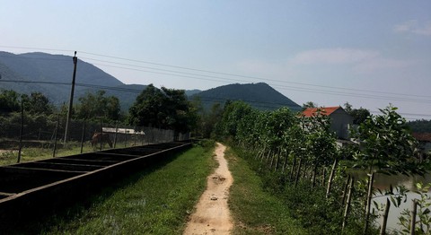 Dân lo vì đập thủy lợi xây cách khu dân cư 500m - Ảnh 2. Dân lo vì đập thủy lợi xây cách khu dân cư 500m - Ảnh 2.