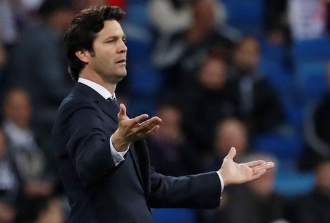 CĐV Real Madrid cầu cứu người đặc biệt Mourinho - Ảnh 1. CĐV Real Madrid cầu cứu người đặc biệt Mourinho - Ảnh 1.