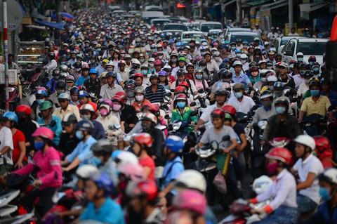 Cấm xe máy, cần nhưng chưa đủ - Ảnh 1. Cấm xe máy, cần nhưng chưa đủ - Ảnh 1.