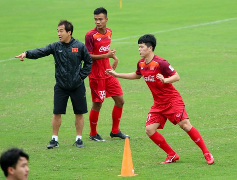 Tuyển U-23 Việt Nam chào đón Đình Trọng trở lại - Ảnh 2. Tuyển U-23 Việt Nam chào đón Đình Trọng trở lại - Ảnh 2.