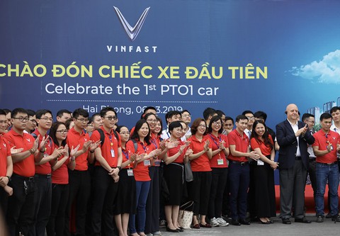 Cận cảnh xe chiếc VinFast Lux SA2.0 đầu tiên vừa xuất xưởng - Ảnh 3. Cận cảnh xe chiếc VinFast Lux SA2.0 đầu tiên vừa xuất xưởng - Ảnh 3.