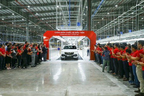 Xe VinFast Lux SA2.0 đầu tiên đã lăn bánh, sắp sản xuất hàng loạt - Ảnh 1. Xe VinFast Lux SA2.0 đầu tiên đã lăn bánh, sắp sản xuất hàng loạt - Ảnh 1.