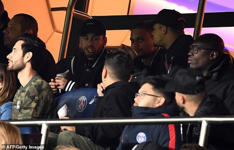 Neymar phẫn nộ với VAR sau khi PSG thua đau M.U - Ảnh 1. Neymar phẫn nộ với VAR sau khi PSG thua đau M.U - Ảnh 1.