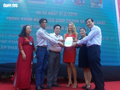 40.000 người nhiễm HIV được điều trị bằng thẻ BHYT - Ảnh 1. 40.000 người nhiễm HIV được điều trị bằng thẻ BHYT - Ảnh 1.