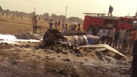 Tiêm kích Ấn Độ rơi gần biên giới Pakistan - Ảnh 1. Tiêm kích Ấn Độ rơi gần biên giới Pakistan - Ảnh 1.