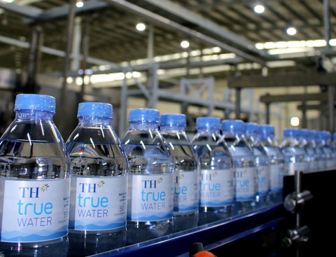 TH true WATER: mạch nước ngầm từ tầng đá núi lửa triệu năm - Ảnh 3. TH true WATER: mạch nước ngầm từ tầng đá núi lửa triệu năm - Ảnh 3.