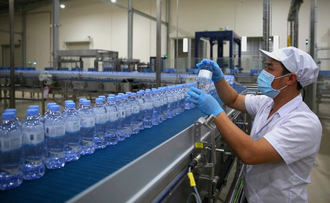TH true WATER: mạch nước ngầm từ tầng đá núi lửa triệu năm - Ảnh 4. TH true WATER: mạch nước ngầm từ tầng đá núi lửa triệu năm - Ảnh 4.