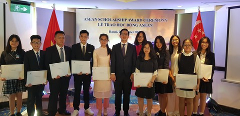 Học bổng Chính phủ Singapore cho học sinh Việt Nam - Ảnh 1. Học bổng Chính phủ Singapore cho học sinh Việt Nam - Ảnh 1.