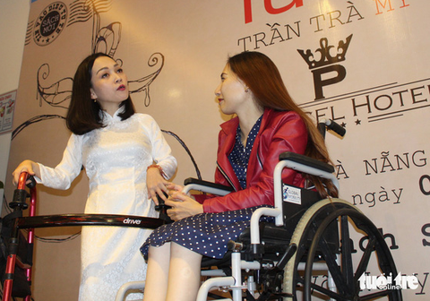 Hoa xương rồng Trần Trà My đưa Tin vào điều tử tế đến trại giam - Ảnh 1. Hoa xương rồng Trần Trà My đưa Tin vào điều tử tế đến trại giam - Ảnh 1.