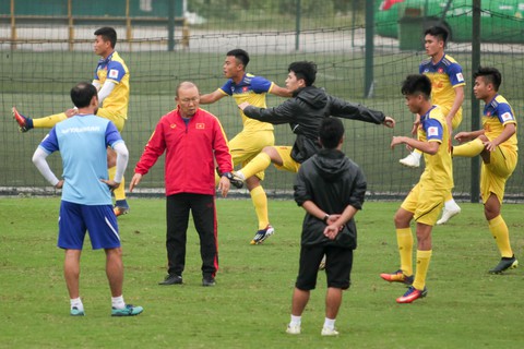 HLV Park Hang Seo chưa hài lòng với tân binh U-23 - Ảnh 1. HLV Park Hang Seo chưa hài lòng với tân binh U-23 - Ảnh 1.