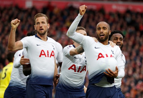 Thắng may mắn Tottenham, Liverpool đoạt lại ngôi đầu bảng - Ảnh 2. Thắng may mắn Tottenham, Liverpool đoạt lại ngôi đầu bảng - Ảnh 2.