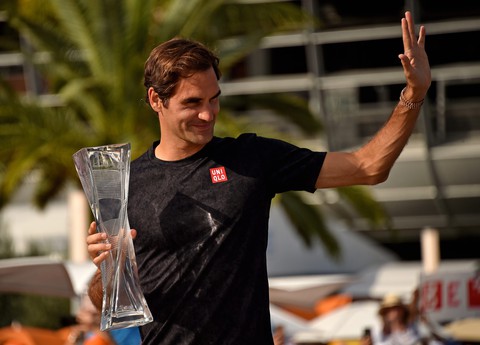 Thắng dễ Isner, Federer lần thứ 4 vô địch Miami Open - Ảnh 1. Thắng dễ Isner, Federer lần thứ 4 vô địch Miami Open - Ảnh 1.