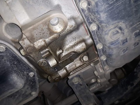 Nissan Xtrail bị chảy dầu dưới gầm dù còn bảo hành, hãng xe nói gì? - Ảnh 2. Nissan Xtrail bị chảy dầu dưới gầm dù còn bảo hành, hãng xe nói gì? - Ảnh 2.