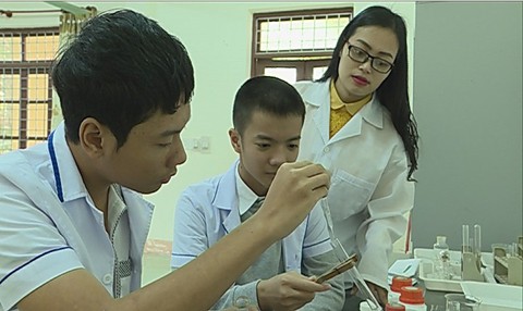Học sinh lớp 9 chế thuốc diệt chuột từ hoa bông ổi - Ảnh 1. Học sinh lớp 9 chế thuốc diệt chuột từ hoa bông ổi - Ảnh 1.