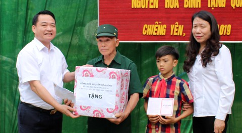 Chánh án TAND tối cao gửi quà, động viên gia đình em Vì Quyết Chiến - Ảnh 2. Chánh án TAND tối cao gửi quà, động viên gia đình em Vì Quyết Chiến - Ảnh 2.