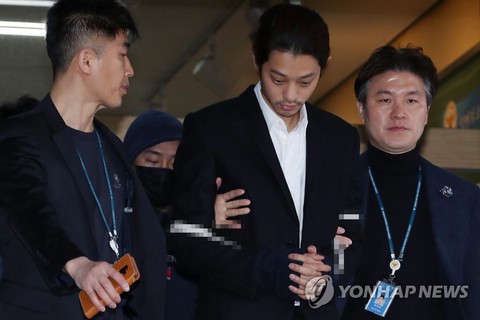 Bê bối tình dục, Jung Joon Young và Choi Jong Hoon bị kết án tù giam - Ảnh 7. Bê bối tình dục, Jung Joon Young và Choi Jong Hoon bị kết án tù giam - Ảnh 7.