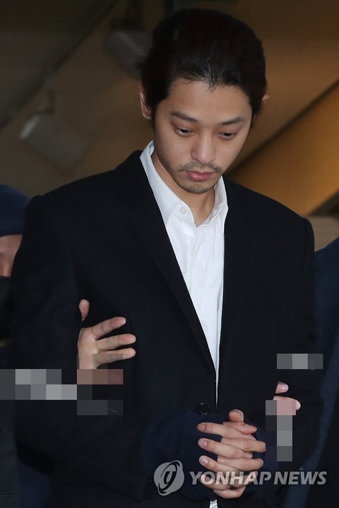 Jung Joon Young có thể bị truy tố tội quay lén và phát tán video sex - Ảnh 4. Jung Joon Young có thể bị truy tố tội quay lén và phát tán video sex - Ảnh 4.