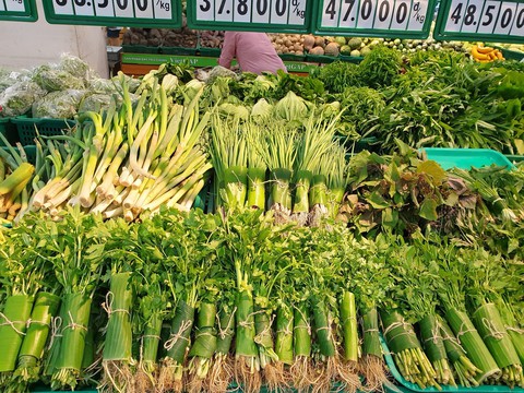 Các siêu thị nhập cuộc cơn lốc gói thực phẩm bằng lá chuối - Ảnh 2. Các siêu thị nhập cuộc cơn lốc gói thực phẩm bằng lá chuối - Ảnh 2.
