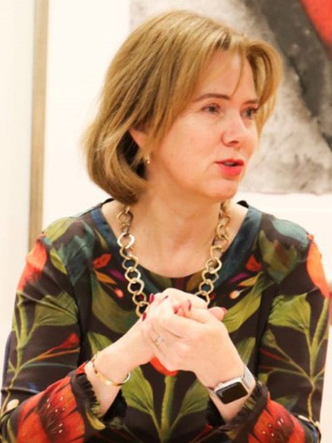 Bà Cora van Nieuwenhuizen Bà Cora van Nieuwenhuizen